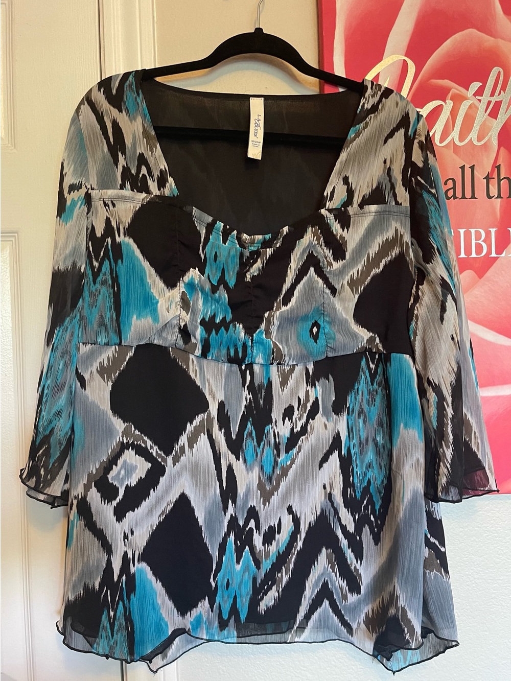 Plus Size Women’s Gray blue black Printed Chiffon Blouse size 18/20 W pre-owned